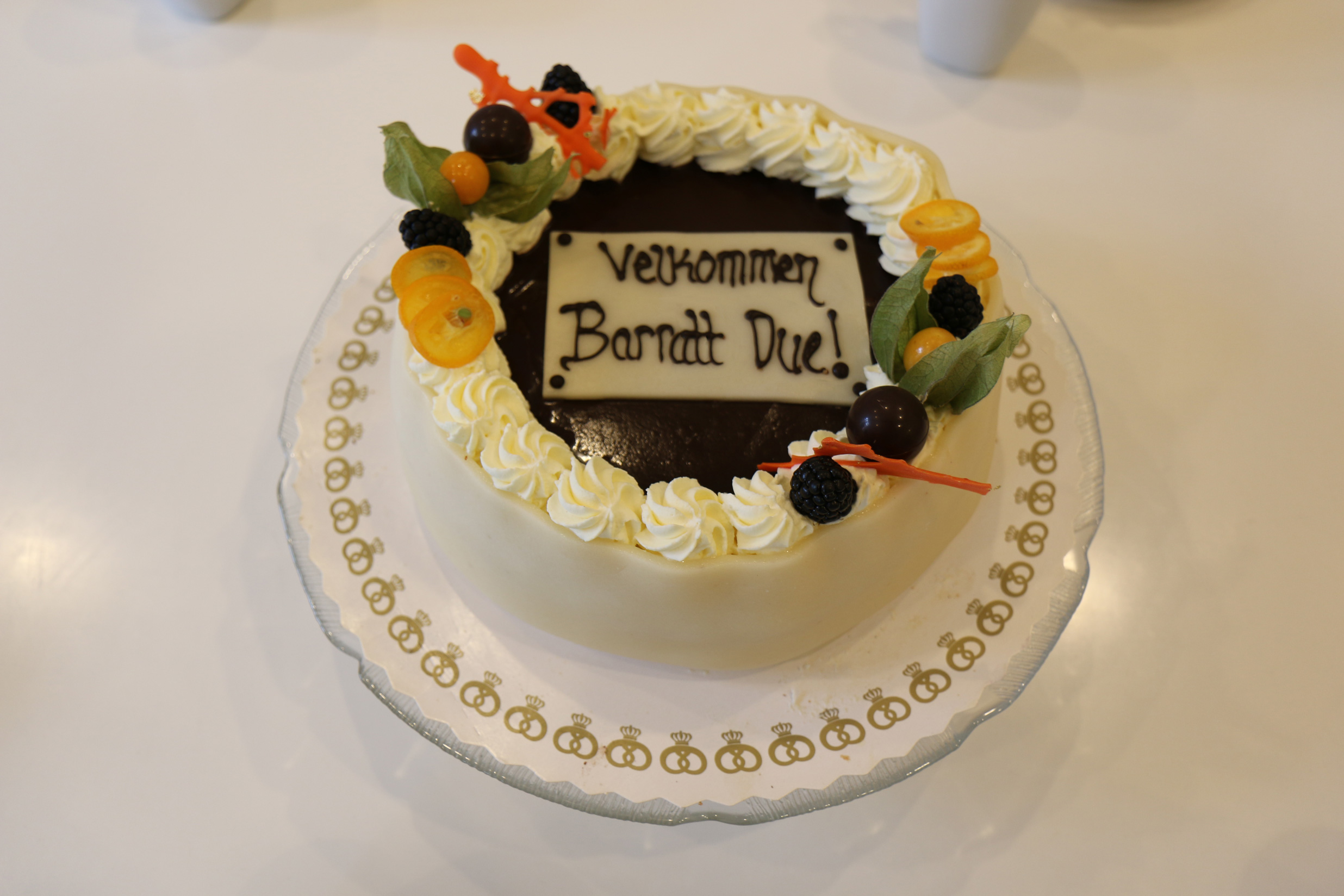 ASIMUT welcome cake for the Barratt Due Institute