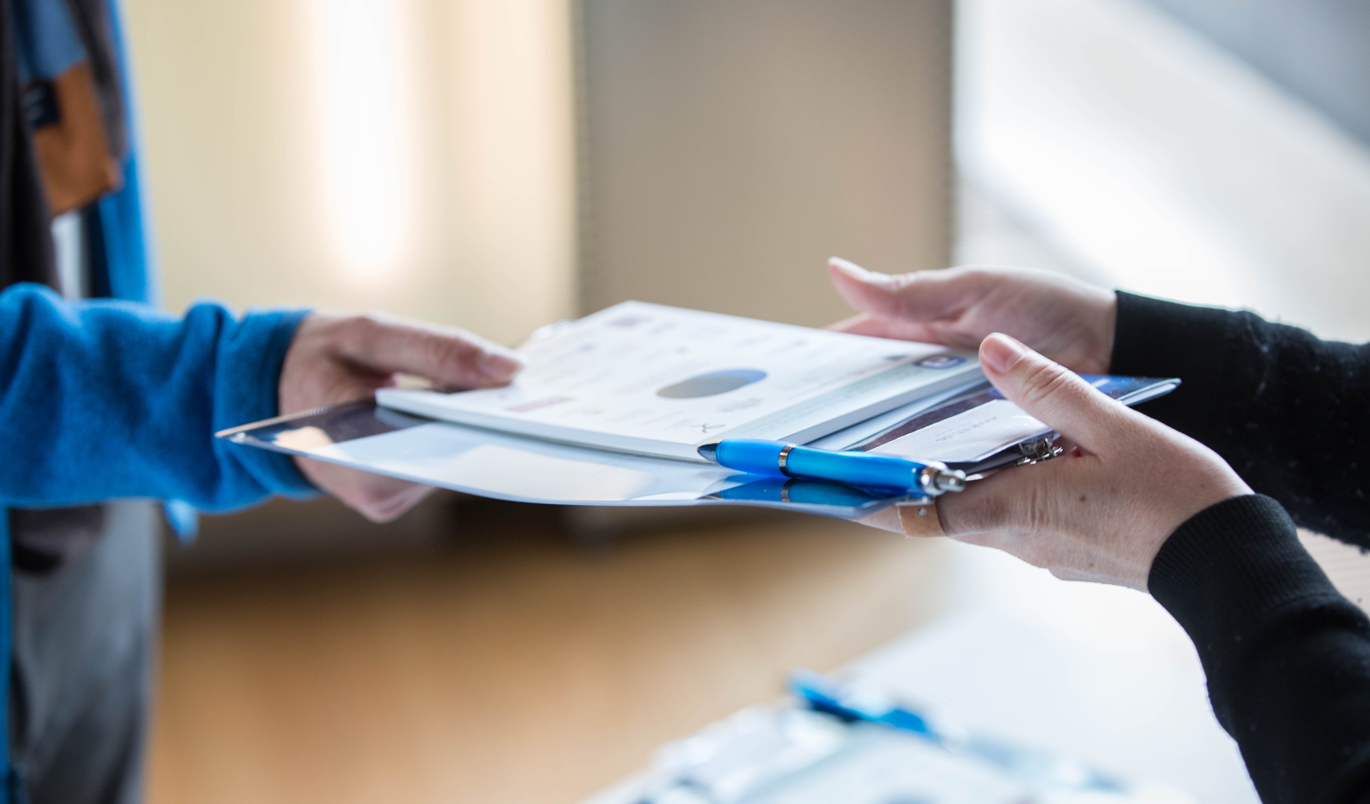 Asimut Amsterdam 6563 – Copy Documents being handed over