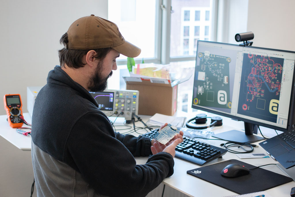 Alexandre_working_hardware02